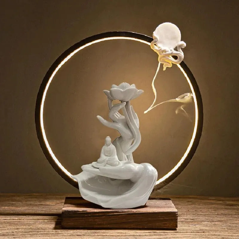 Brûle-encens, cercle de lumière LED, céramique artisanale  raffinée, Bouddha et fleur de lotus dans la main