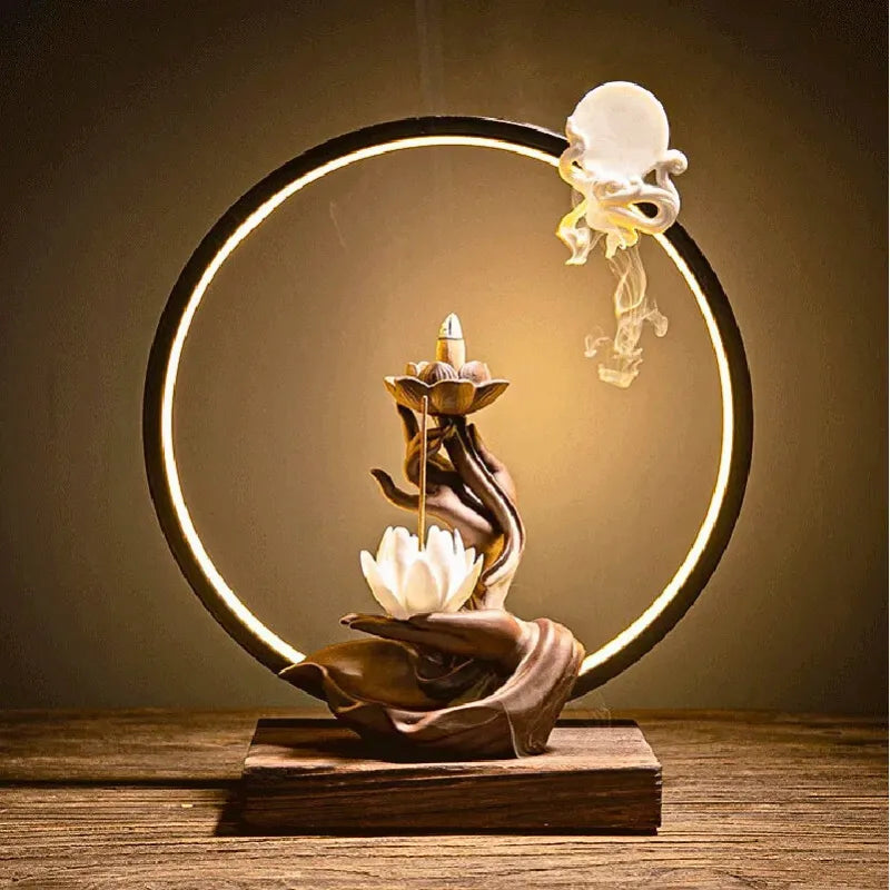 Brûle-encens, cercle de lumière LED, terre cuite artisanale création artistique et  raffinée, fleur de lotus dans la main